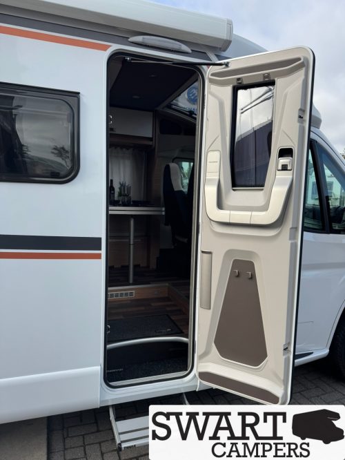 Weinsberg CaraCompact 600 MF Edition [pepper], French bed 140 hp Manual transmission photo: 19