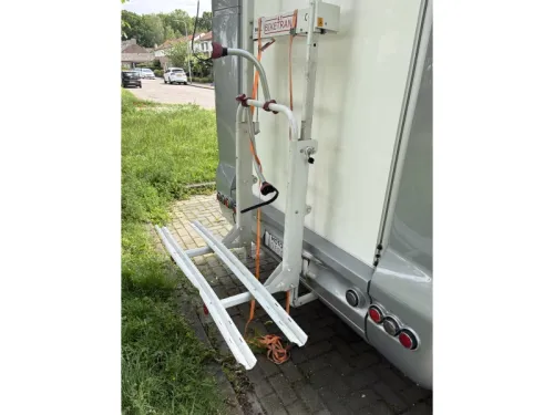Eura Mobil Terrestra 670 SB French bed photo: 20