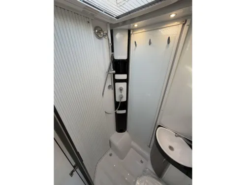 Hobby On Tour Edition 65 GE Thule bicycle lift, 165HP photo: 18