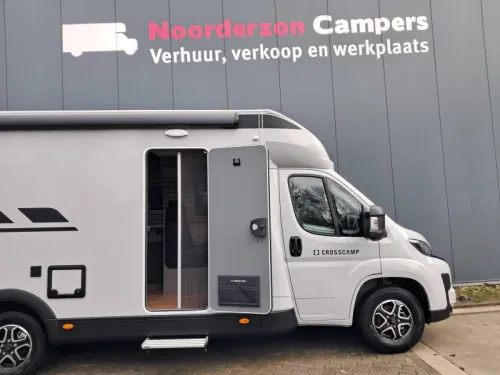 Crosscamp EXPDN T7.4 E - Sehr modern - Navi Foto: 22