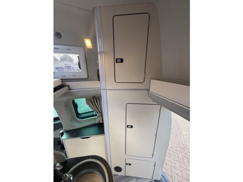 Westfalia Ford Nugget Hochdach Kastenwagen Klimaanlage Tempomat 4 Schlafpl&auml;tze 2x Solarpanel K&uuml;che Anh&auml;ngerkupplung LM 18 Zoll Foto: 19