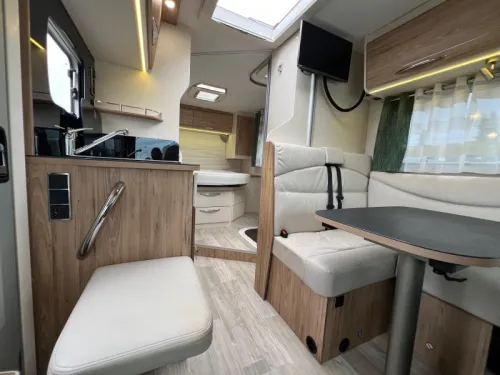 Pilote Essentiel G 650 6.5M LONG/OVERHEAD CUPBOARDS photo: 12