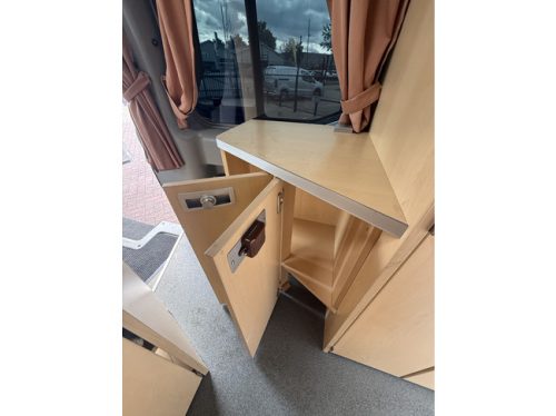 P&ouml;ssl weinsberg X-cursion 505 pop-top roof 135 hp van conversion air conditioning 4 berths towbar kitchen webasto auxiliary heater bike rack photo: 22