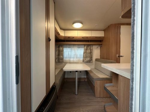 Hobby De Luxe 440 SF Foto: 3