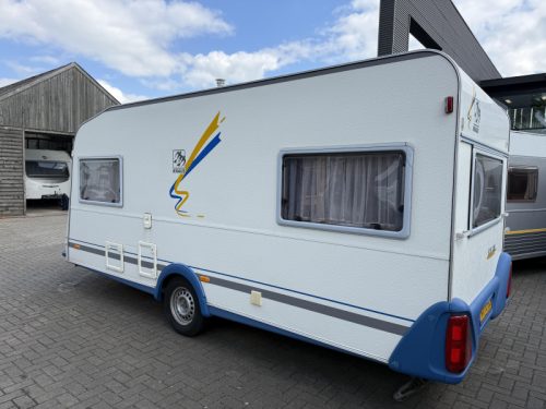 Knaus Blue Line 450 TF con asiento en U y avanc&eacute; de 2023 foto: 4