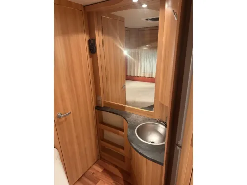 Eriba Sporting 465 Franz&ouml;sisches Bett Rangierhilfe Markise Vorzelt  Foto: 17