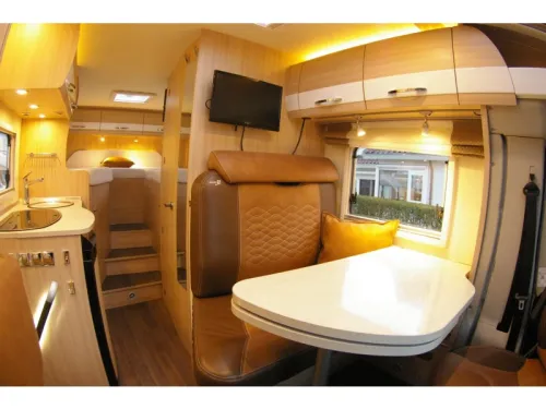 B&uuml;rstner Travel Van T 620 G Single beds, Automatic photo: 14