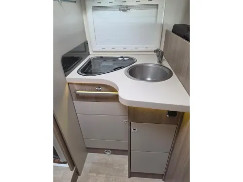 Challenger 288 EB Queensbett/Hubbett/155 PS Foto: 6