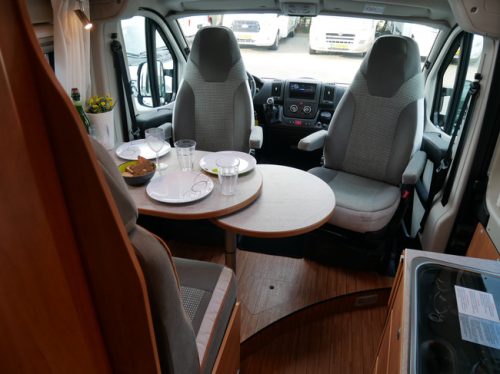 P&ouml;ssl 2Win Plus, 6 Meter Buscamper, Large Transverse Bed!!! photo: 7