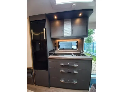 Hobby De Luxe 490 KMF 1800kg-vloerver-sfeerverl  foto: 7