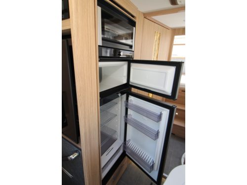 Niesmann+Bischoff Arto 77 E Single beds + Pop-top roof  photo: 27
