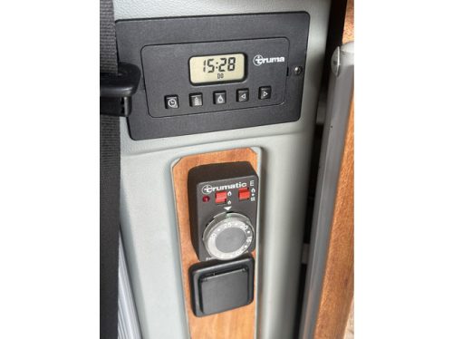 Volkswagen T 4 Carthago Westfalia 2.5 102 PS in sehr gutem Zustand, neue APK, Kastenwagen, 4 Schlafpl&auml;tze, Hubdach, Standheizung, Solarpanel, Anh&auml;ngerkupplung, PDC A Foto: 14