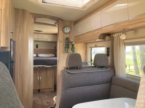 Hymer Tramp CL 698 T Queensbed - Automatic photo: 6