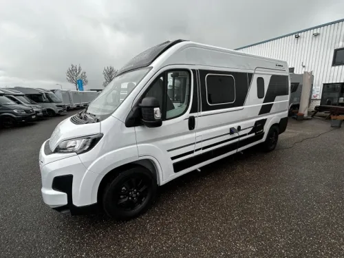 Adria Twin Supreme 600 SPB Truma diesel heater Awning photo: 2