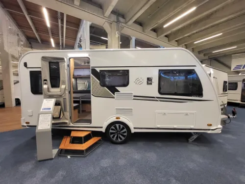 Knaus Sudwind Black Selection 460 EU ab Lager lieferbar Foto: 1