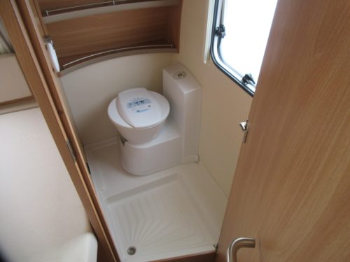 Knaus Sudwind 450 FU MOVER UND VORZELT Foto: 12