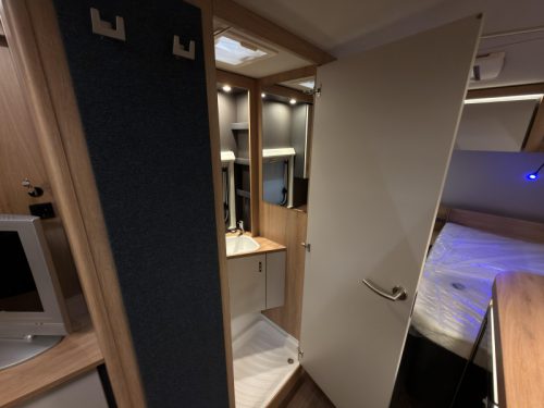 Knaus Sport 460 EU 1800 KG + Einzelbetten Foto: 7