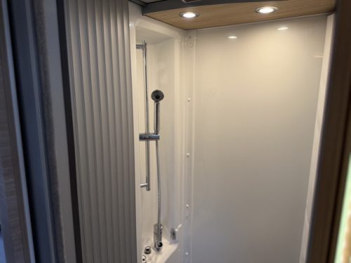 Knaus Van Ti Plus 650 MEG Platinum S / Kostenlose Stellplatz Foto: 12