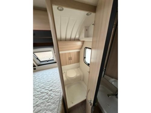 Hobby De Luxe Edition 560 KMFE stapelbed voortent mover  foto: 17