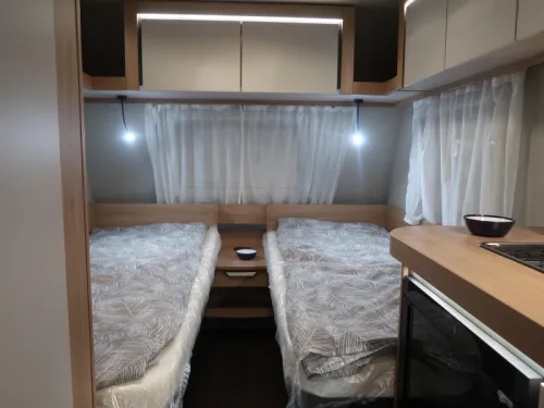 Knaus Sport 460 EU SINGLE BEDS / SPACIOUS SEATING photo: 8