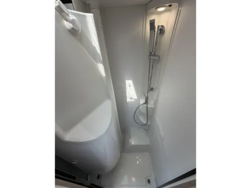 Adria Compact Supreme DL Face-to-Face, 160HP photo: 18