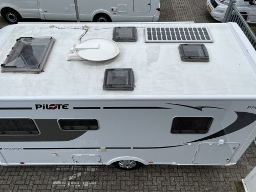 Pilote P 740 GJ QUEENSBED TREKHAAK ZONNEPANEEL EURO6 Foto: 20