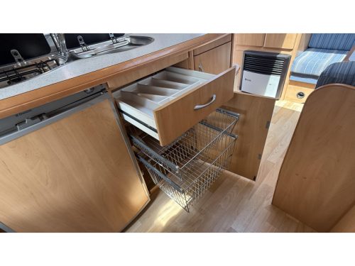 Hobby De luxe Easy 440 SF Querbett Sitztoilette Foto: 9