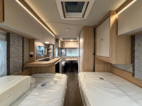 Knaus Sport 460 EU single beds / dinette photo: 12