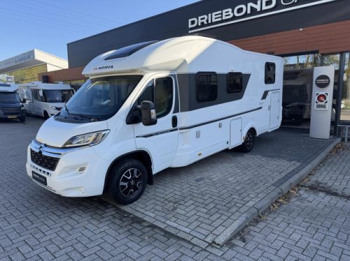 Adria Coral S 670SC Cama de matrimonio Toldo Maxxfan Suelo plano foto: 4