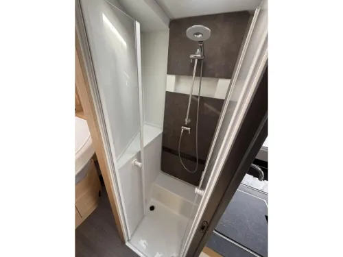 Adria Matrix Plus 670 SC Queensbed - AUTOMATIK Foto: 16