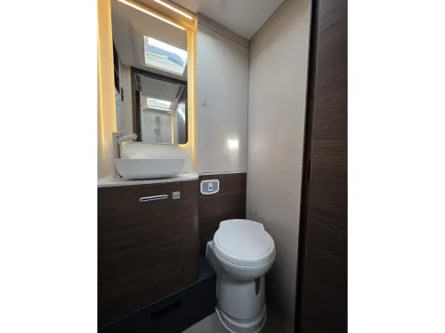 Adria Coral Supreme 670 DL  photo: 18