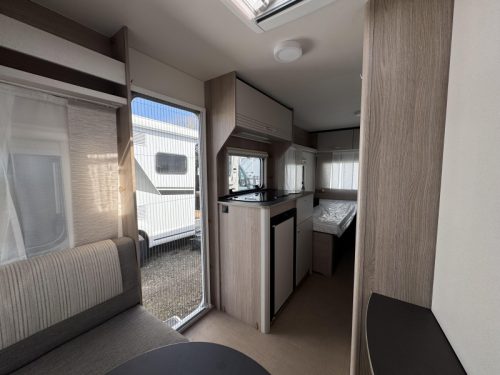 B&uuml;rstner Premio Life 480 TL Mover and Thule awning photo: 7