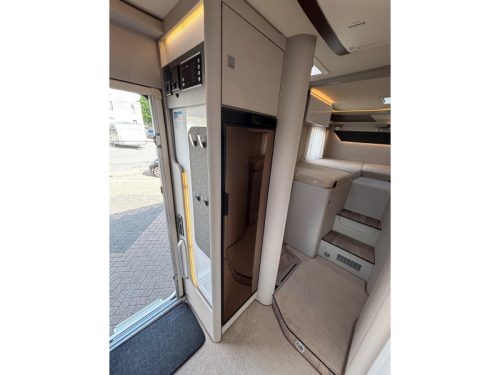 Hymer Tramp 685 &eacute;tat impeccable salon face &agrave; face photo : 12