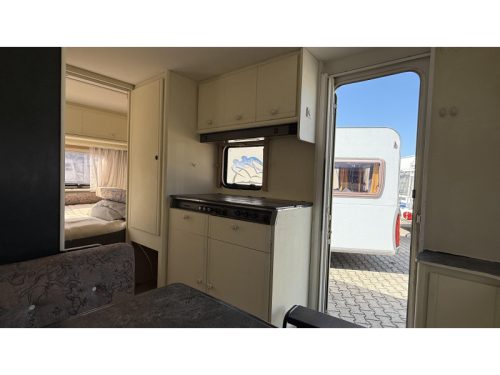 Dethleffs Camper 440 T Dinette Festbett Toilette Foto: 6