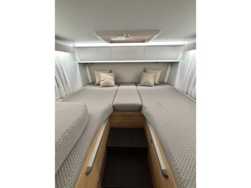 Adria Matrix Plus 670 DL Automaat + Hefbed  foto: 10