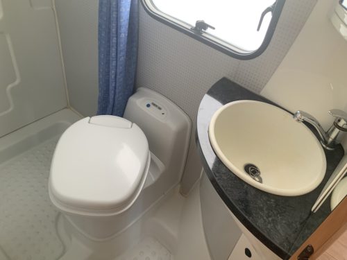Chausson Trigano Flash 08 2.3 128 hp French bed, side bench, half-dinette, Swivel seats, very neat condition Year of manufacture 2006 Motorhome centrum on the road Marum photo: 28