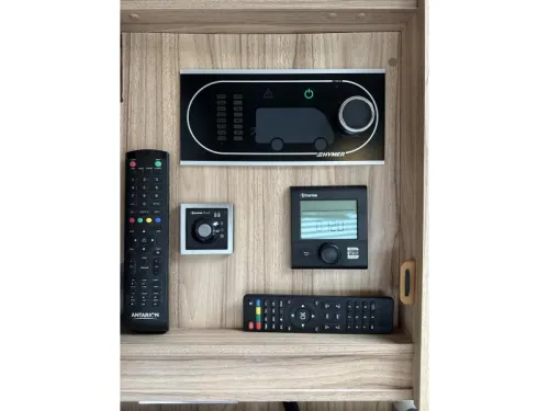 Hymer B698 Queensbett L-Sitzgruppe 150PS TV Foto: 19