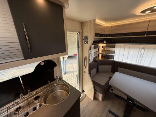 Hobby De Luxe Edition 495 UL 2 BERTHS MOVER AWNING TOP  photo: 12