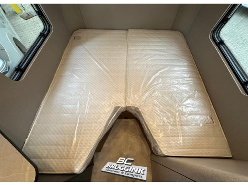 Eriba Novaline 442 - V BED photo: 8