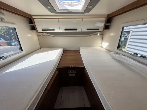 Elnagh Baron 573 Automatic Single Beds photo: 9