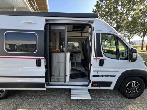 Adria Twin 640 SLB SPORTS ENKELE BEDDEN+HEFBED 9-T AUTOMAAT foto: 5