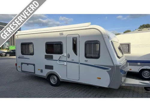 Eriba Nova 480 GL single beds seating