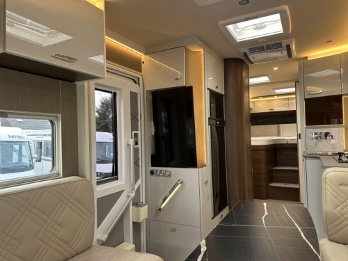 B&uuml;rstner Elegance 910 G E&P Mercedes ALDE Airco photo: 9