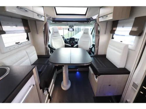 Chausson Titanium 738 XLB QUEENSBED + POP-TOP ROOF photo: 13