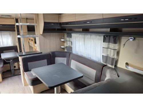 Hobby De Luxe Edition 650 KMFE awning photo: 7