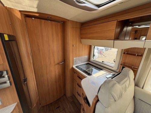 Hymer T 704 SL single beds levelling system photo: 8