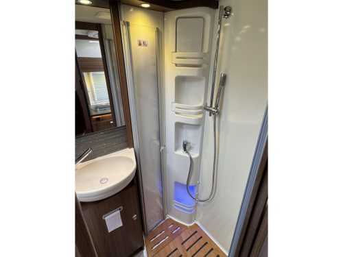 Hymer ML-T 580 - Hydraulische St&uuml;tzen - Foto: 14