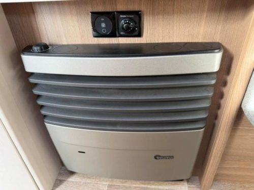 Dethleffs C'Joy 480 QLK mover air conditioning bunk bed photo: 15
