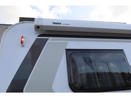 Weinsberg CaraSuite 650 MEG Camas individuales y cama elevable foto: 4