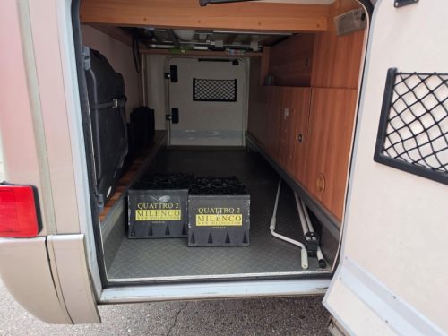 Hymer T 698 CL Queensbed, Omvormer etc.  foto: 15
